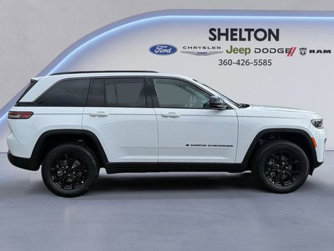 New 2026 Jeep Grand Cherokee Altitude AWD/4WD image 7