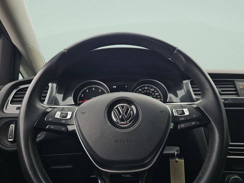 Used 2019 Volkswagen Golf S image 28