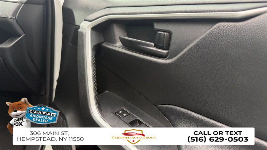 Used 2020 Toyota RAV4 LE AWD/4WD image 22