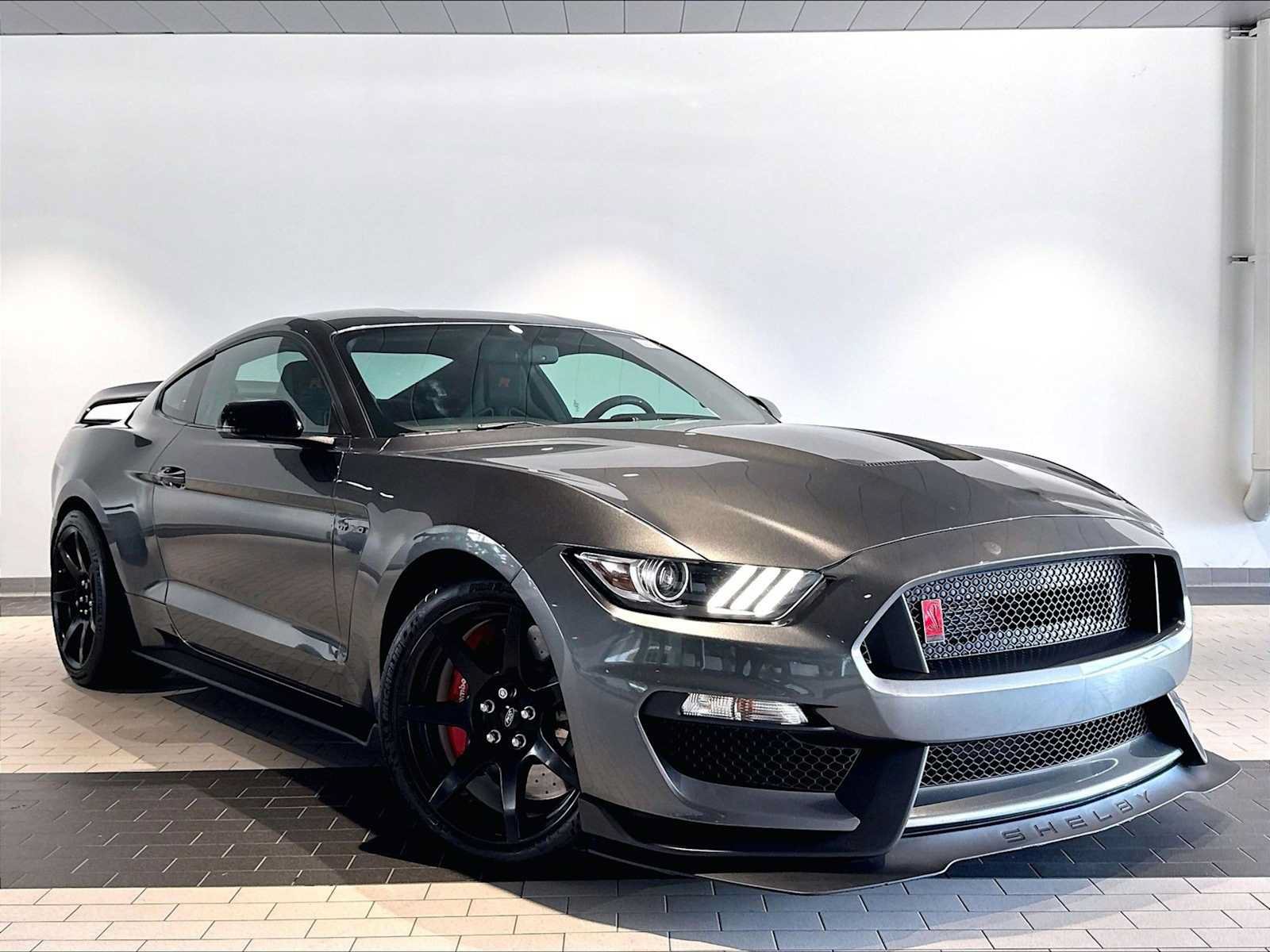 Used 2018 Ford Mustang Shelby GT350R w/ GT350R Equipment Group 920A RWD image 13