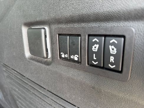 Used 2023 Chevrolet Suburban Z71 w/ Luxury Package image 15