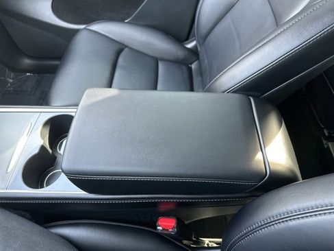 Used 2022 Tesla Model Y Long Range image 26