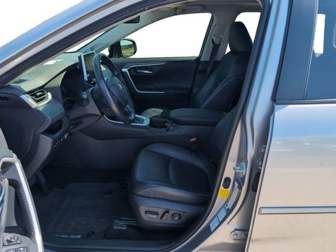 Used 2019 Toyota RAV4 Limited AWD/4WD image 8