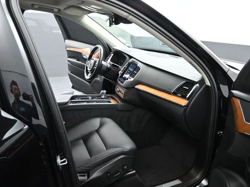 Used 2025 Volvo XC90 T8 Plus image 17