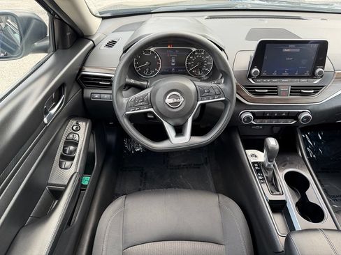 Used 2024 Nissan Altima 2.5 SV FWD image 19