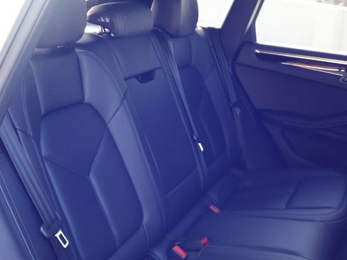 Certified 2025 Porsche Macan image 24