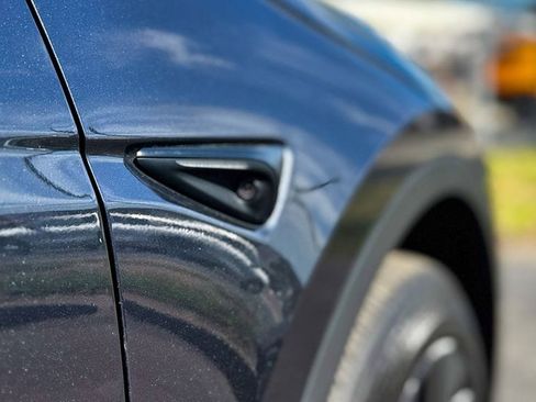 Used 2024 Tesla Model Y Long Range RWD image 24
