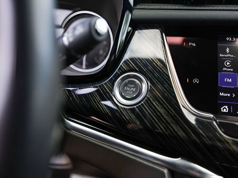 Certified 2025 Cadillac XT6 Premium Luxury FWD image 18