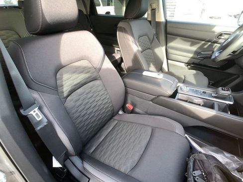 New 2025 Nissan Pathfinder SV image 27