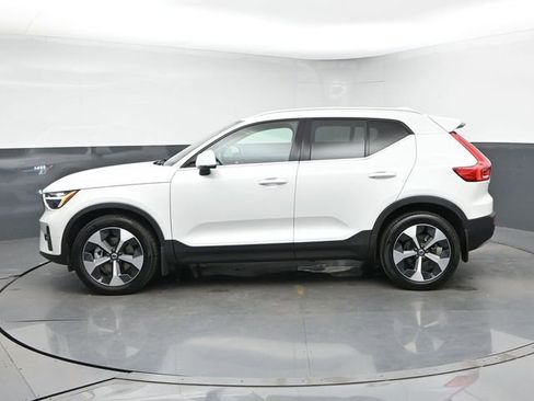 Used 2023 Volvo XC40 B5 Plus w/ Driver Assist Package AWD/4WD image 6
