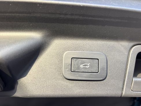 Used 2024 Land Rover Range Rover Velar Dynamic SE image 8