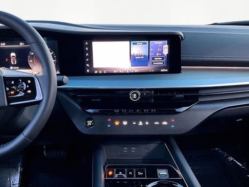 Used 2025 Nissan Murano SL image 11