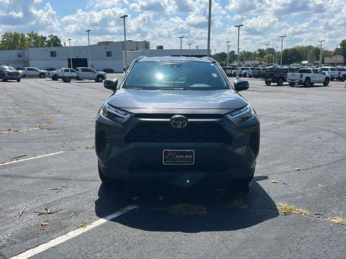 Used 2025 Toyota RAV4 XLE AWD/4WD image 8