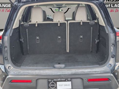 Used 2022 Nissan Pathfinder SV image 12