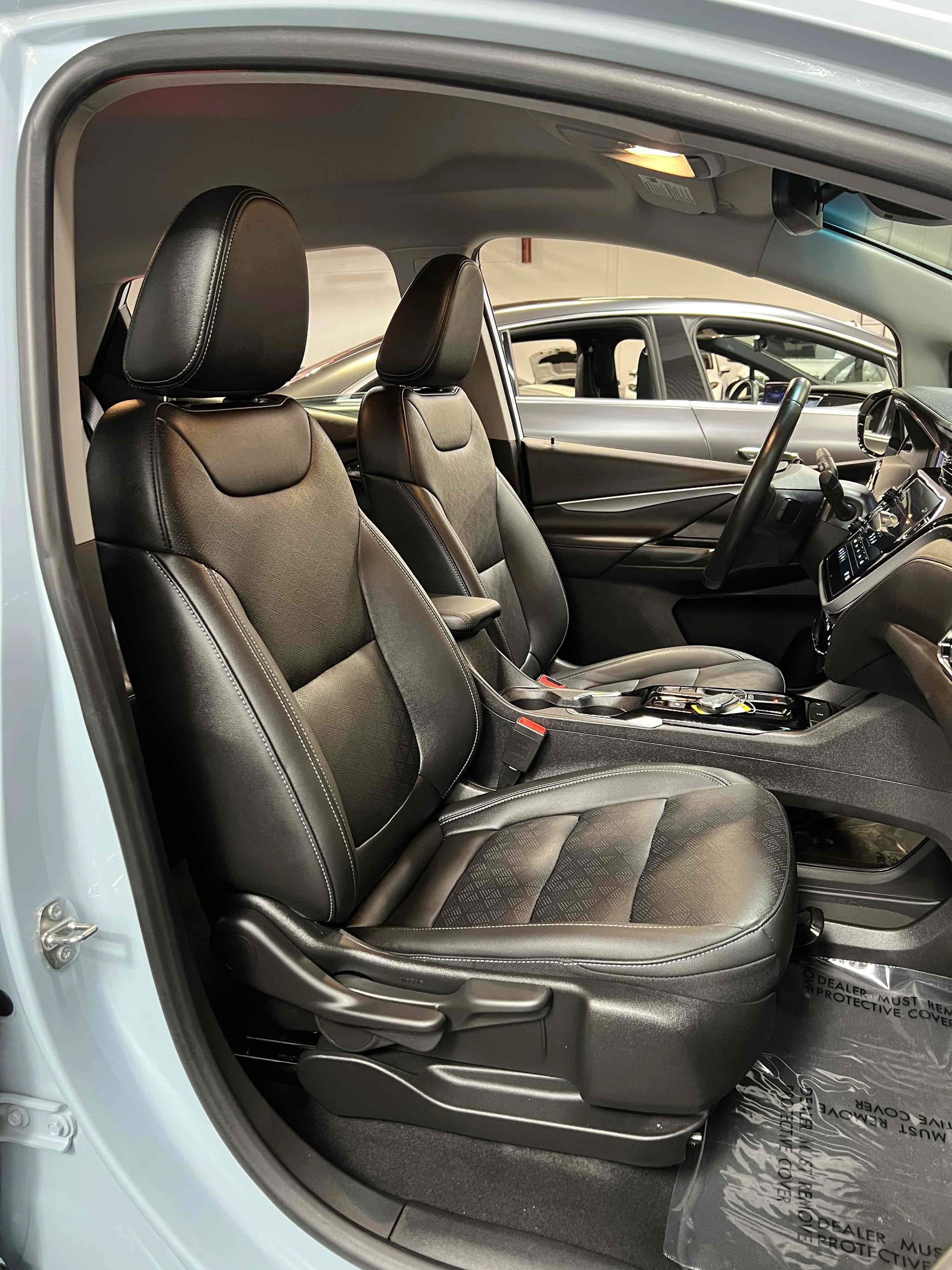Used 2023 Chevrolet Bolt LT w/ Infotainment Package FWD image 32