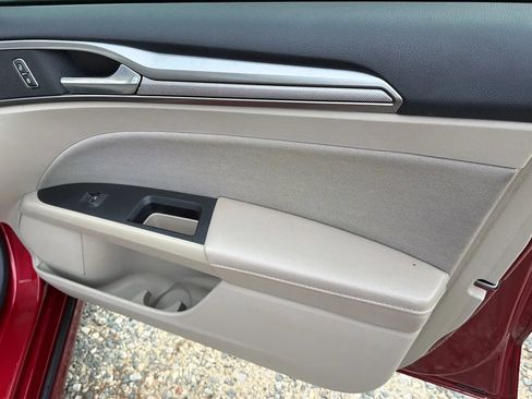 Used 2019 Ford Fusion SE image 33