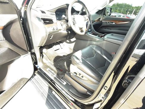 Used 2019 Cadillac Escalade ESV Premium Luxury AWD/4WD image 86