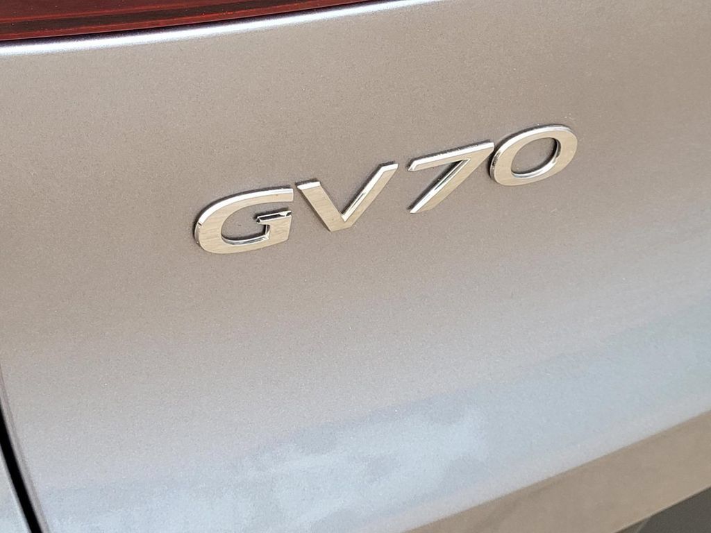 Used 2022 Genesis GV70 3.5T Sport w/ Sport Prestige Package AWD/4WD image 8