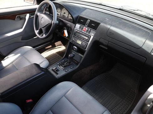 Used 2000 Mercedes-Benz C 280 Sedan image 18