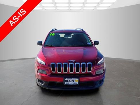 Used 2016 Jeep Cherokee Sport w/ Cold Weather Group FWD image 2