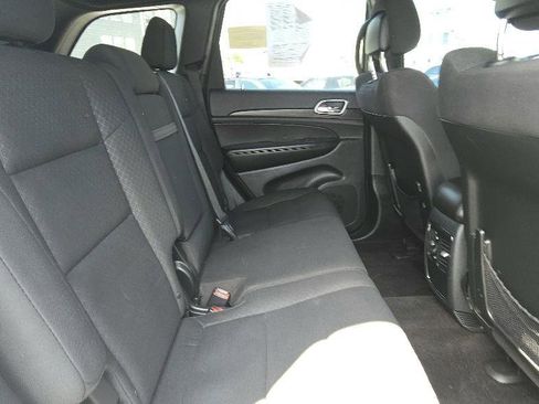 Used 2018 Jeep Grand Cherokee Laredo AWD/4WD image 27