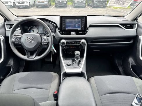 Used 2021 Toyota RAV4 LE AWD/4WD image 10