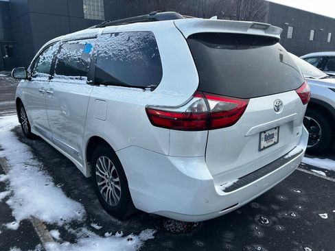Used 2020 Toyota Sienna XLE image 4