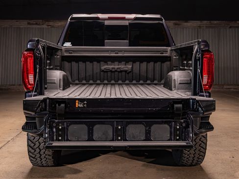 Used 2022 GMC Sierra 1500 AT4 w/ AT4 Premium Package image 9