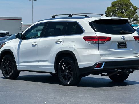 Used 2017 Toyota Highlander Limited AWD/4WD image 7