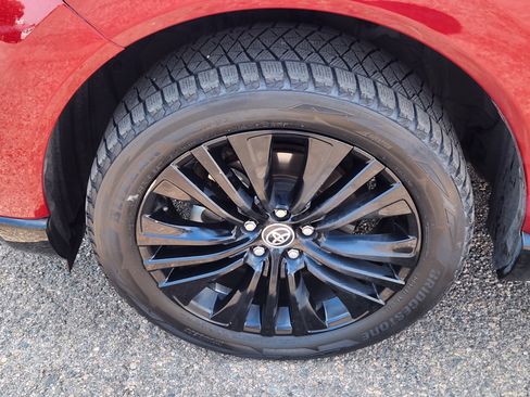 Used 2023 Toyota Venza Nightshade image 7