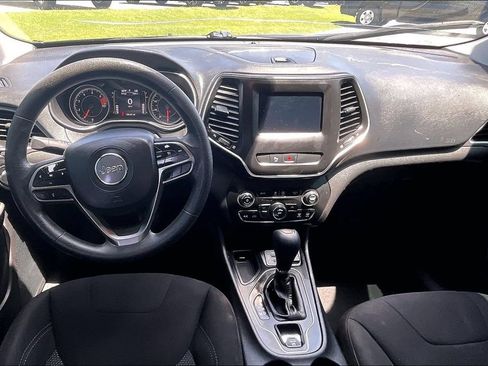 Used 2020 Jeep Cherokee Latitude FWD image 15