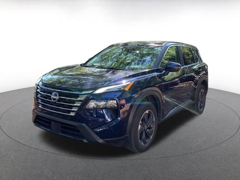 Used 2025 Nissan Rogue SV image 3