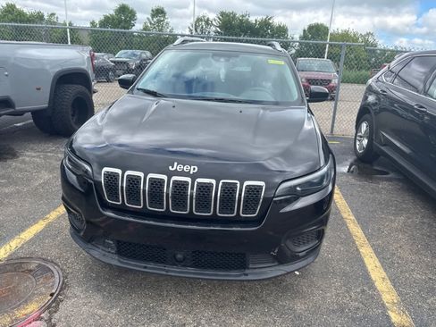 Used 2021 Jeep Cherokee Latitude FWD image 3