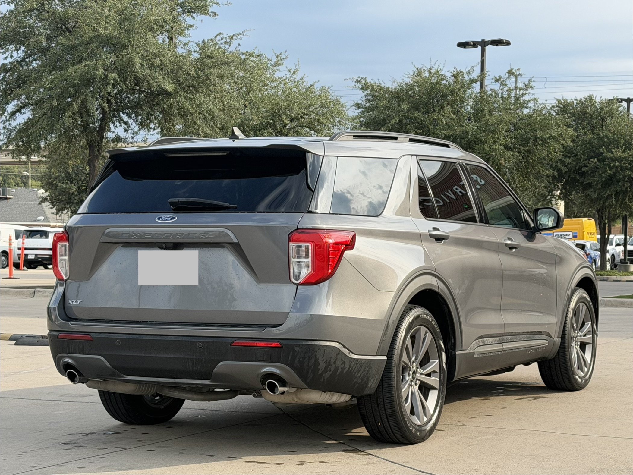 Used 2021 Ford Explorer XLT w/ Equipment Group 202A RWD image 4