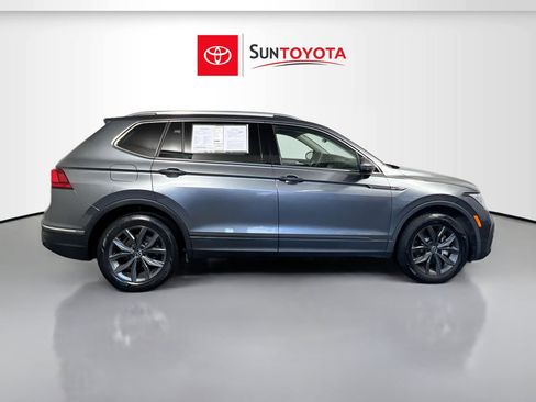 Used 2022 Volkswagen Tiguan SE image 2