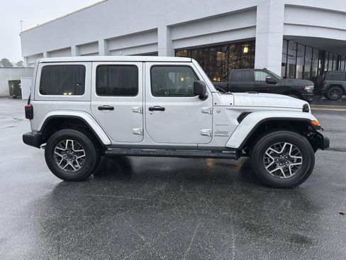 Used 2024 Jeep Wrangler Sahara w/ Technology Group image 5