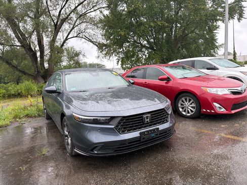 Used 2024 Honda Accord EX-L image 2