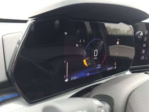 Used 2025 Chevrolet Trax LT w/ LT Convenience Package image 16