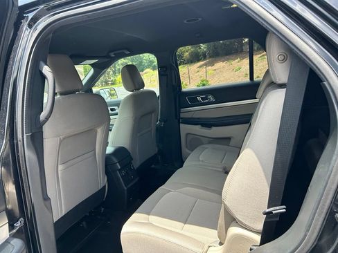 Used 2018 Ford Explorer XLT AWD/4WD image 38