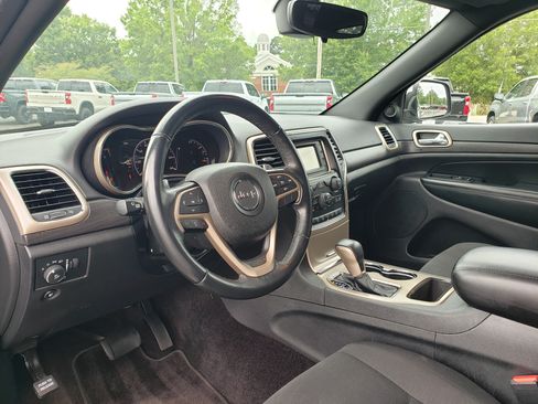 Used 2017 Jeep Grand Cherokee Laredo w/ Quick Order Package 2BE RWD image 26