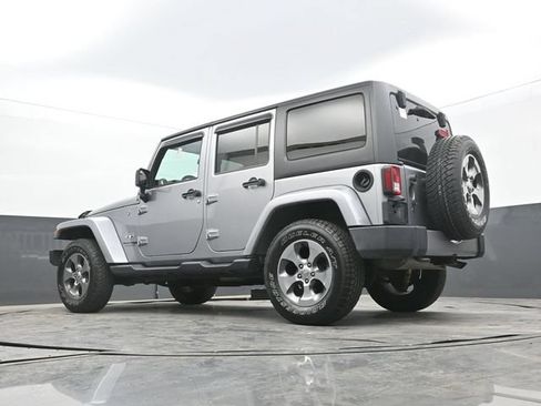 Used 2018 Jeep Wrangler Unlimited Sahara AWD/4WD image 50