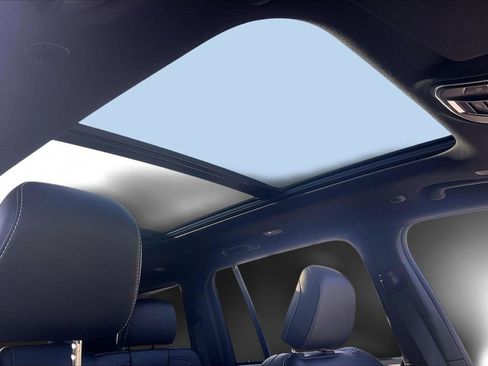 New 2025 Jeep Grand Cherokee Limited w/ Luxury Tech Group II image 15