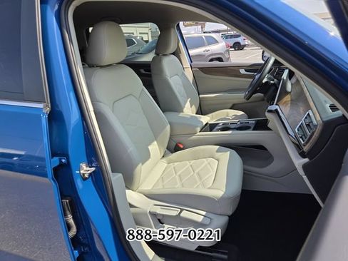 Used 2026 Volkswagen Atlas SE FWD image 19