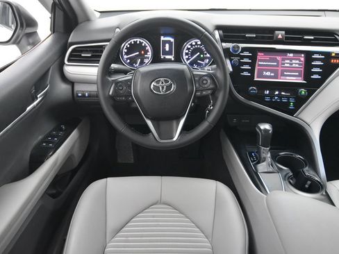 Used 2018 Toyota Camry SE FWD image 27