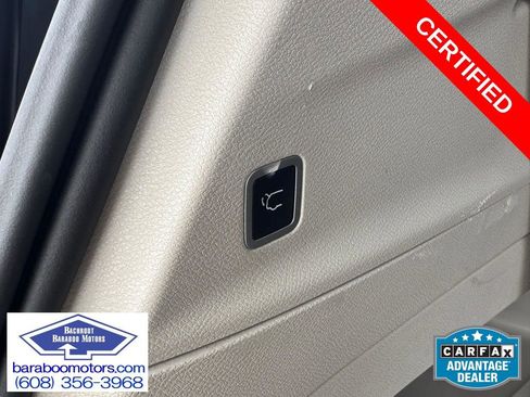 Used 2024 Chrysler Pacifica Touring-L image 6