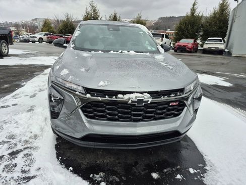 Used 2025 Chevrolet Trax RS w/ Driver Confidence Package image 2