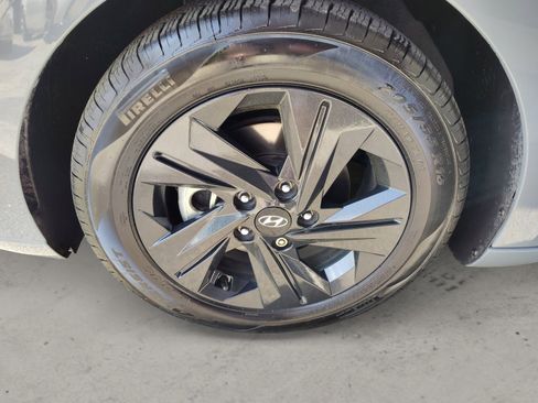 Used 2022 Hyundai Elantra Blue image 9