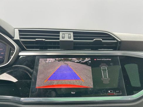 Used 2023 Audi Q3 2.0T Premium image 16