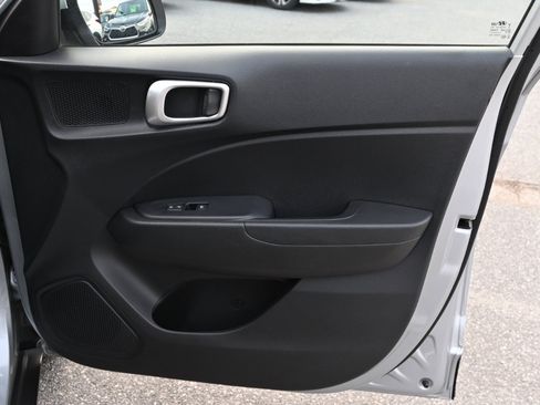 Used 2022 Hyundai Venue SEL image 31