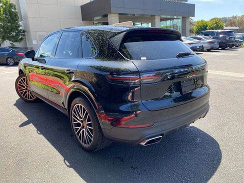 Used 2022 Porsche Cayenne AWD/4WD image 4